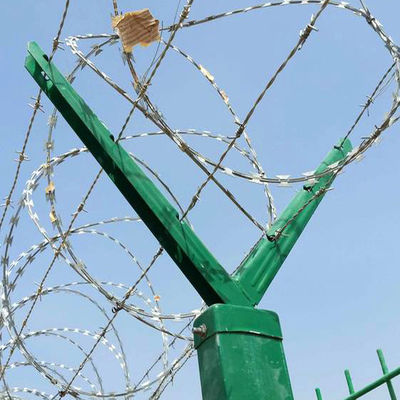 Safety Galvanized Barbed Wire Fence Wide Range Barbed Wire Pvc Coated