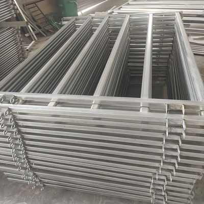 40 X 40mmx 1.6mm / 2mm Portable Farm And Fleet Cattle Panels Package Plastic Film Farm Fencing Panels