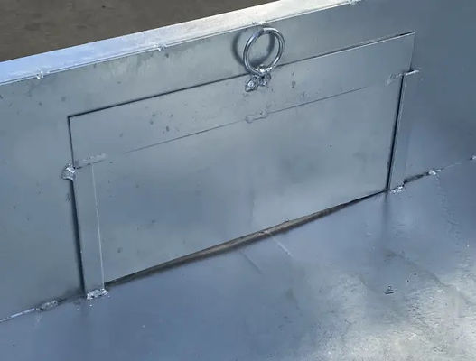 1.75m Customized Square Hay Feeders For Cattle Horse Eating With Roof