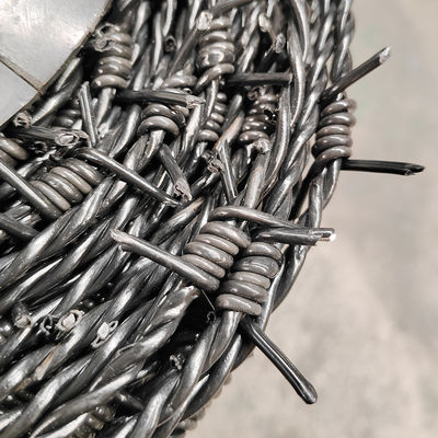 50กิโลกรัม แกลนไซด์ Razor Barbed Wire Mesh สแตนเลส Barbed Wire รอลล์รั้ว